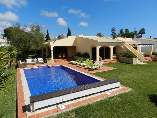 Villa Arca private swimming pool in Vilamoura