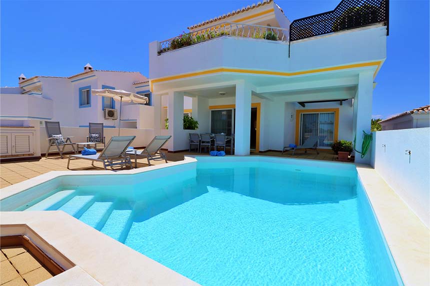 Four Seasons Fairways - 3 Bedroom Hillside Apartment with pool