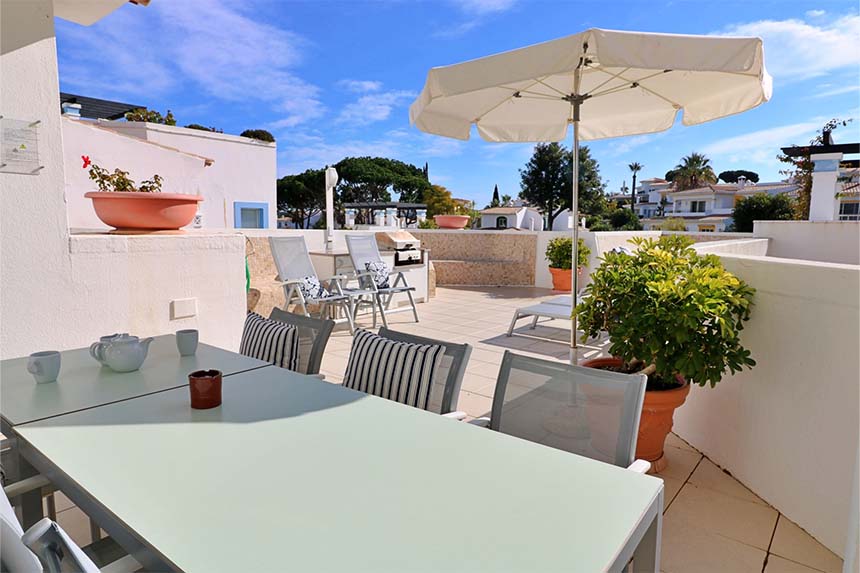 Four Seasons Fairways - 2 Bedroom Apartment with Jacuzzi