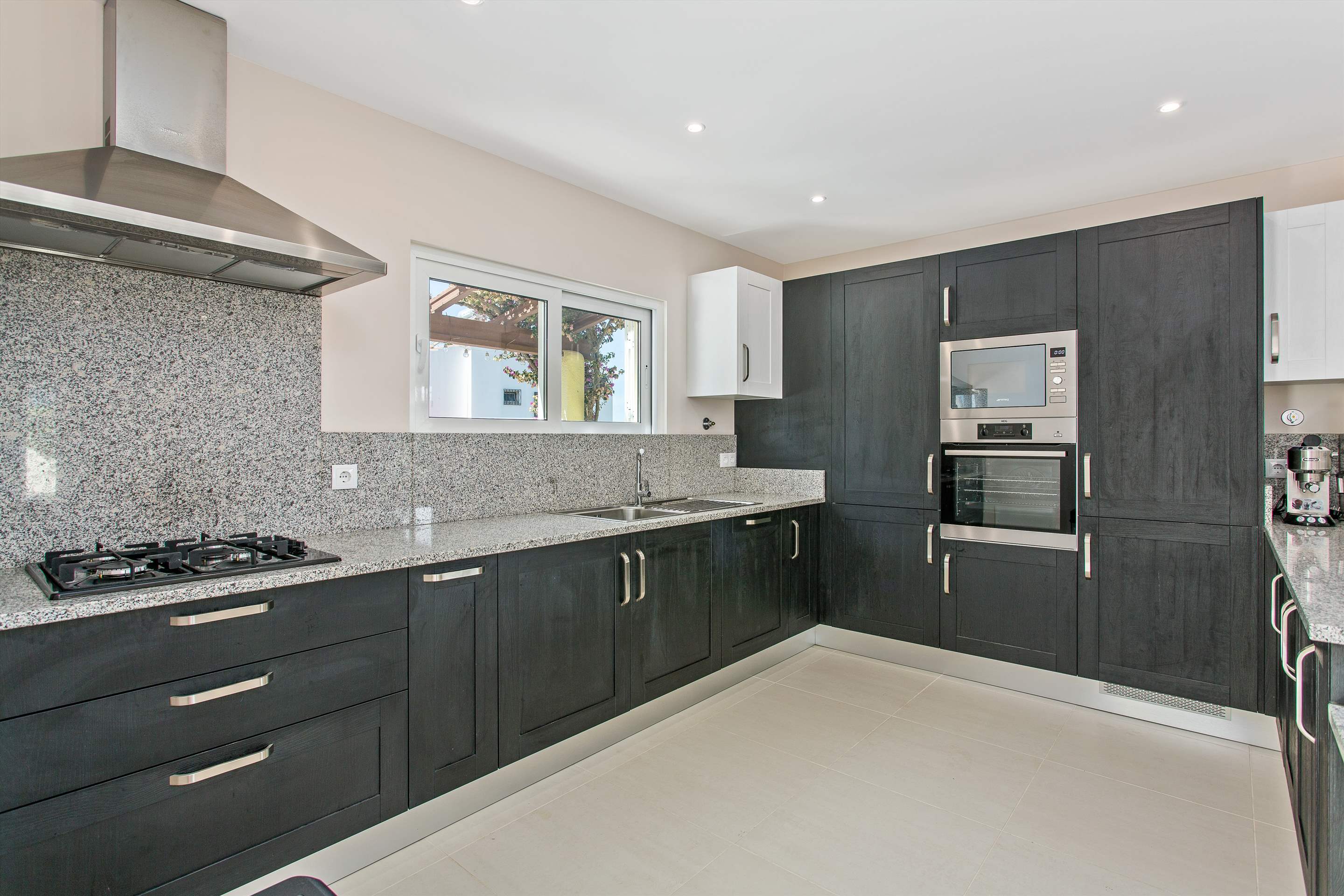 Villa Sarah - 4 Bedroom Villa in Vilamoura